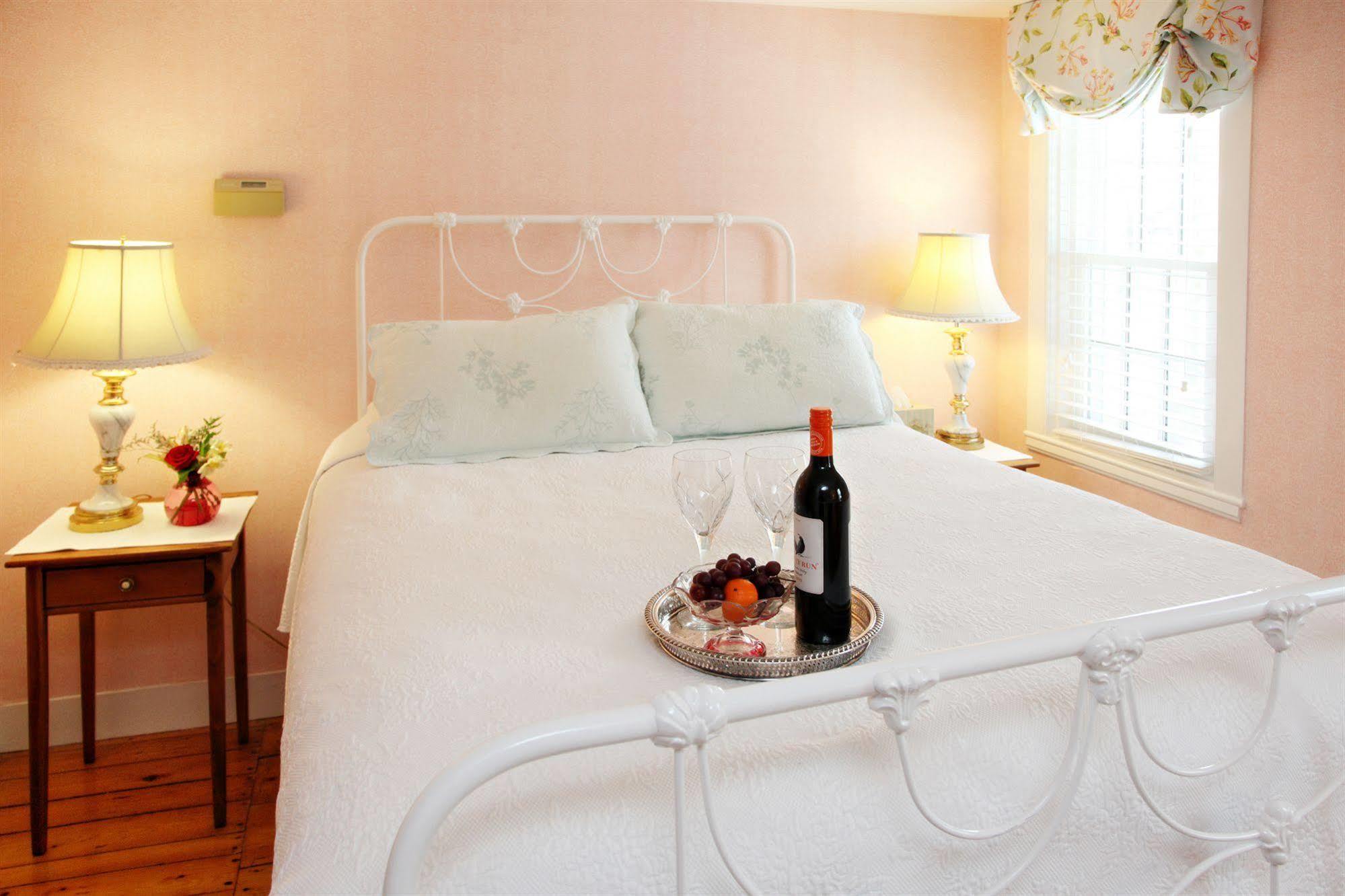 The Inn At Yarmouth Port (Adults Only) Bagian luar foto